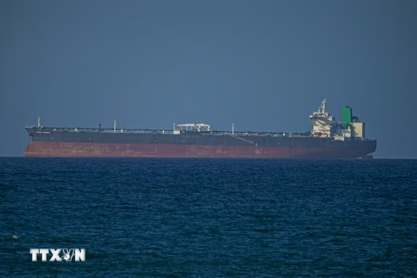 Tàu chở khí tự nhiên hóa lỏng đầu tiên rời vùng Vịnh qua eo biển Hormuz